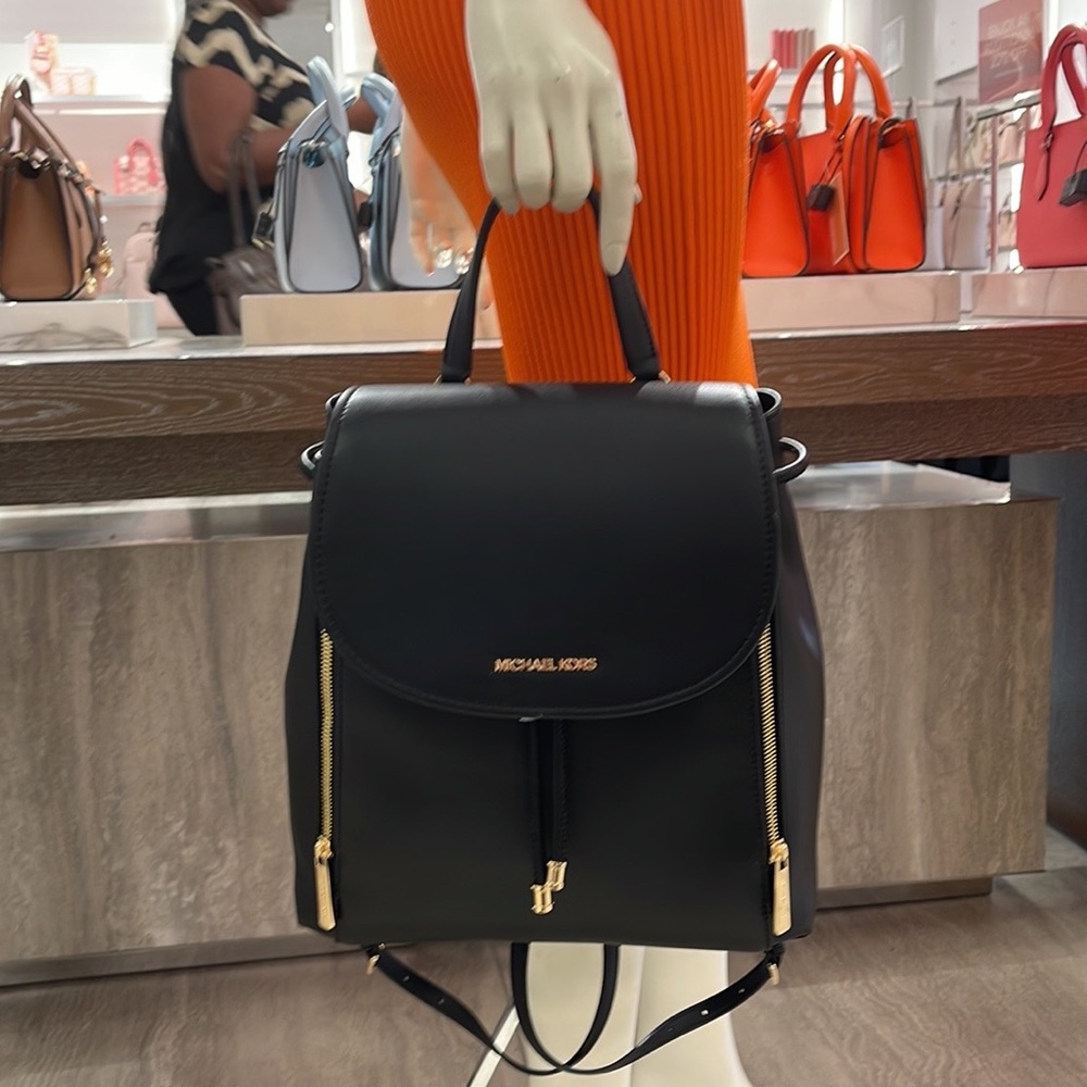Michael Kors Backpack Bag Phoebe Medium Flap Drawstring Backpack Black
NWT - Picture 15 of 16